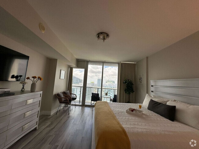 Building Photo - 485 Brickell Ave