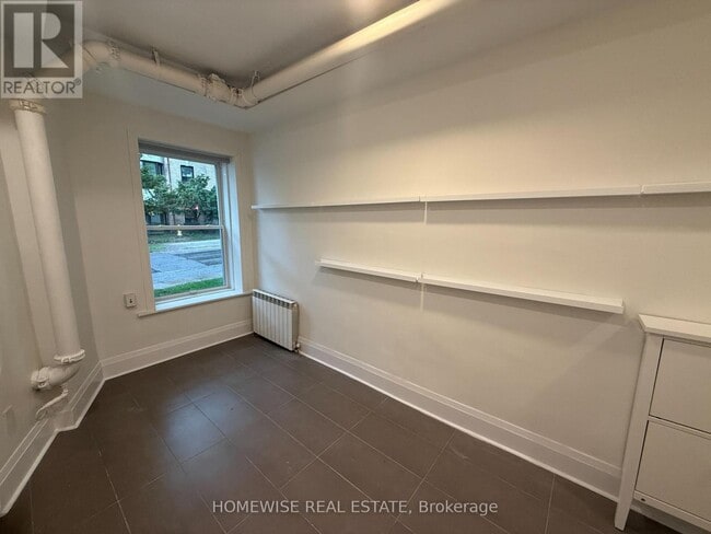 Photo du bâtiment - 1 Triller Ave