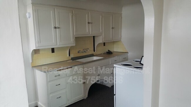 Foto del edificio - 70 N 500 E