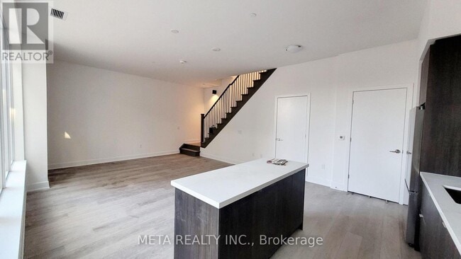 Building Photo - 102-102 TEAGARDEN Ct