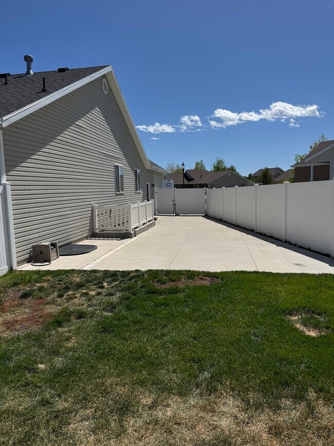 Patio lateral (1) - 6672 W Valley Oak Dr