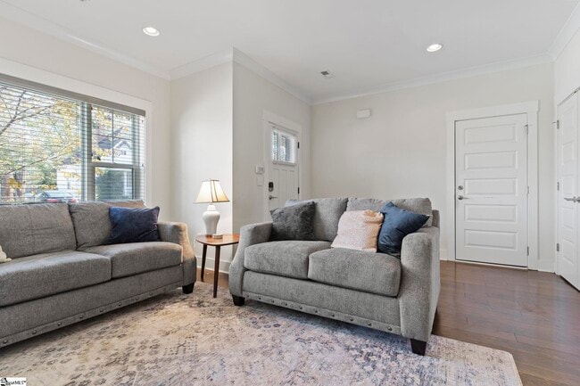 Building Photo - 105 McCall St