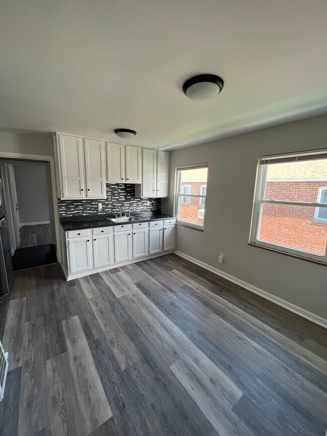 Foto del edificio - 14008 Lakewood Heights Blvd