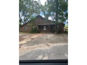 Building Photo - 405 Deborah Ln