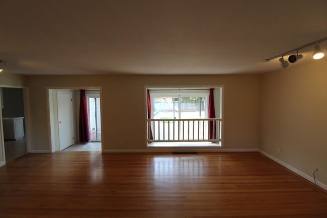 Foto del edificio - Concord/ Walnut Creek Border! 2172 sq ft h...