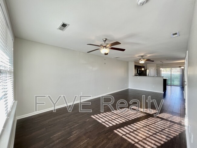 Building Photo - 250 Cobblestone Pl Dr