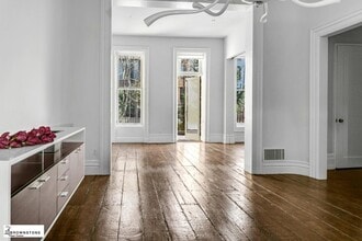 Building Photo - 471 Henry St