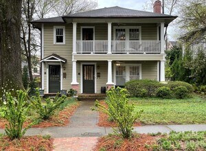 Building Photo - 218 Circle Ave
