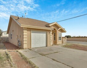 Building Photo - 10493 Kirkland St