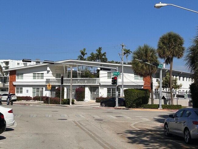 Foto del edificio - 8080 Tatum Waterway Dr