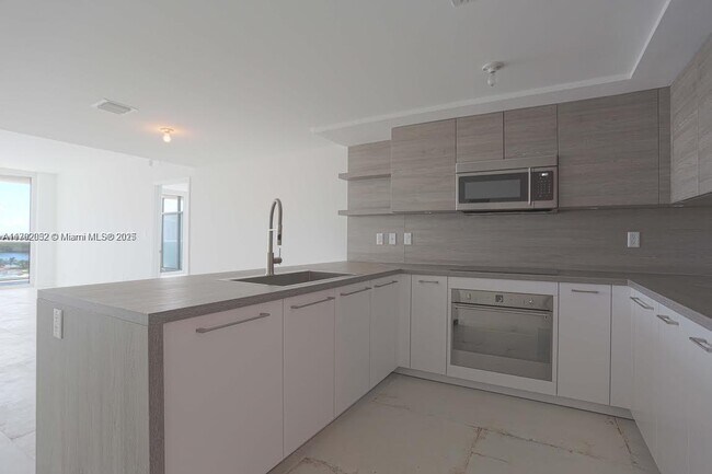 Foto del edificio - 400 Sunny Isles Blvd