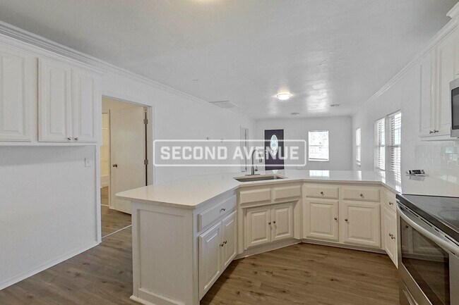 Building Photo - 1521 S Blackwelder Ave