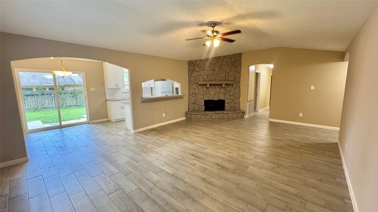 Foto principal - 3303 Glen Spring Dr