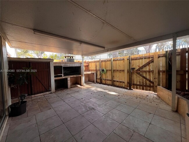 Foto del edificio - 819 NE 214th Ln