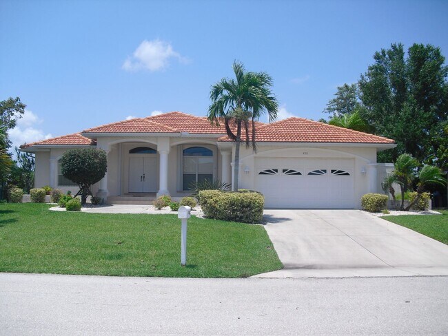 Foto del edificio - Short Term Rental ** Available 11/1/25 ** 3 Bed/2 Bath Pool Home ** Punta Gorda Isles** $7,500/mo