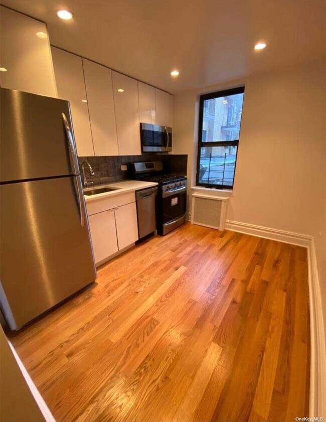 Building Photo - 132-40 Sanford Ave