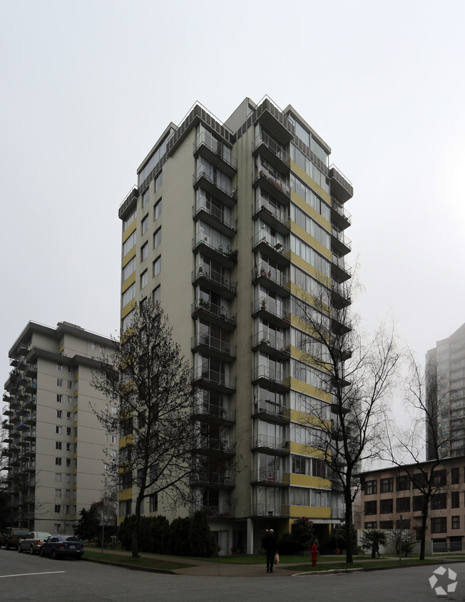 Building Photo - Braeview Manor