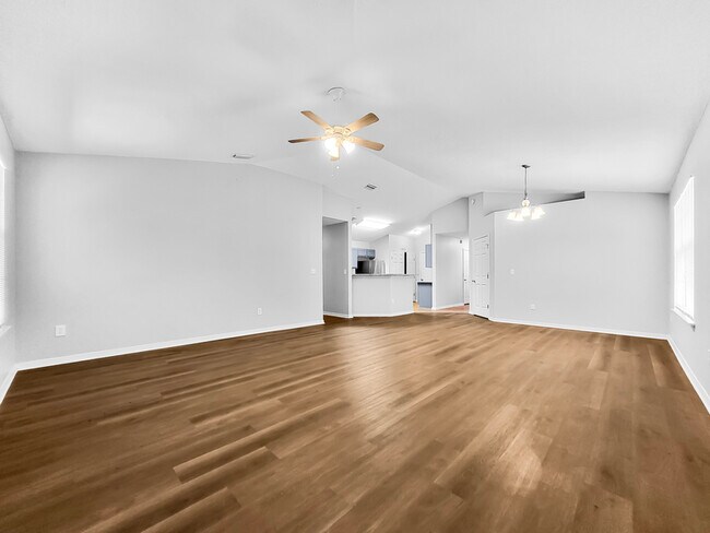 Building Photo - 7735 Vandalay Dr