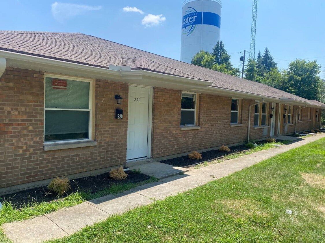 Primary Photo - 220 S Smithville Rd