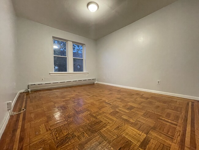Building Photo - 22 50th St