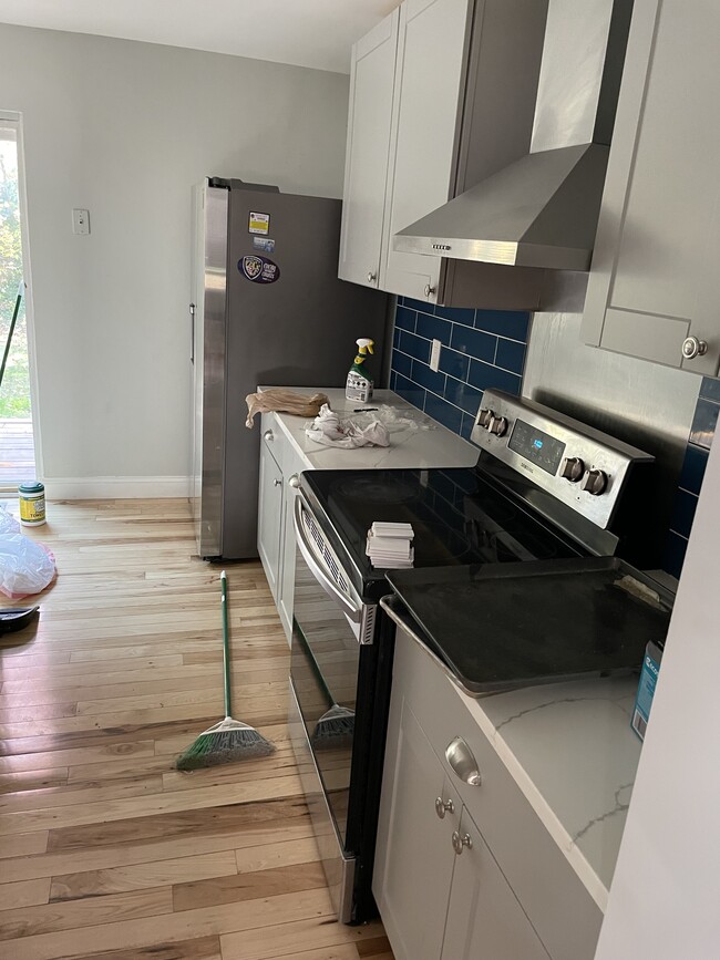 Foto del edificio - 5722 Cedar Ln