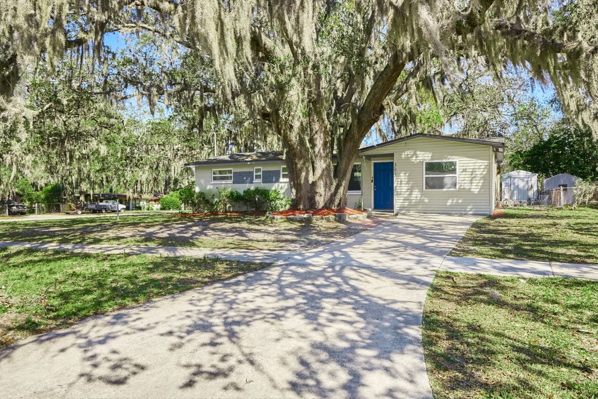 Foto principal - 395 Arora Blvd