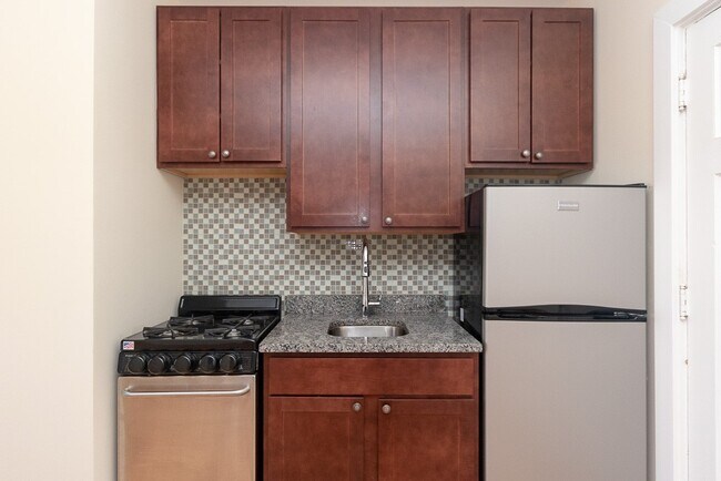 Foto del edificio - 4551 N Damen Ave