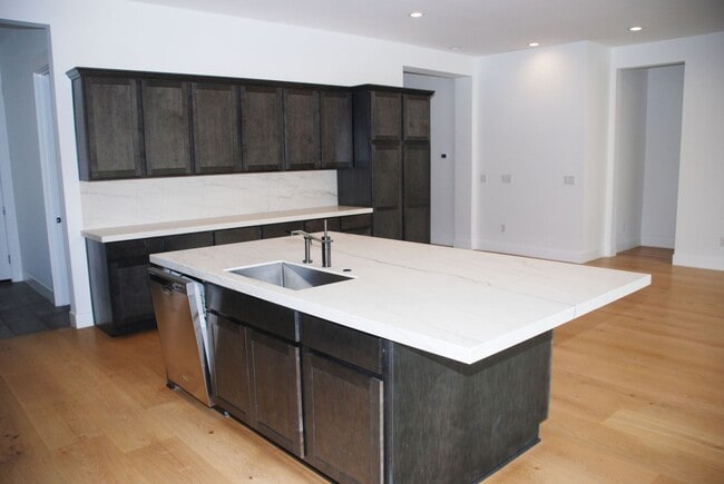 Foto del edificio - Beautiful Toll Brothers 3BR, 3Bath, 2Car Home in South Reno