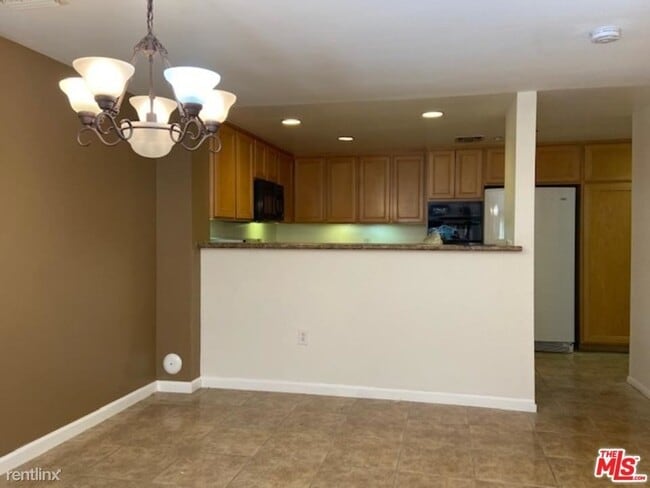 Building Photo - 4600 Don Lorenzo Dr