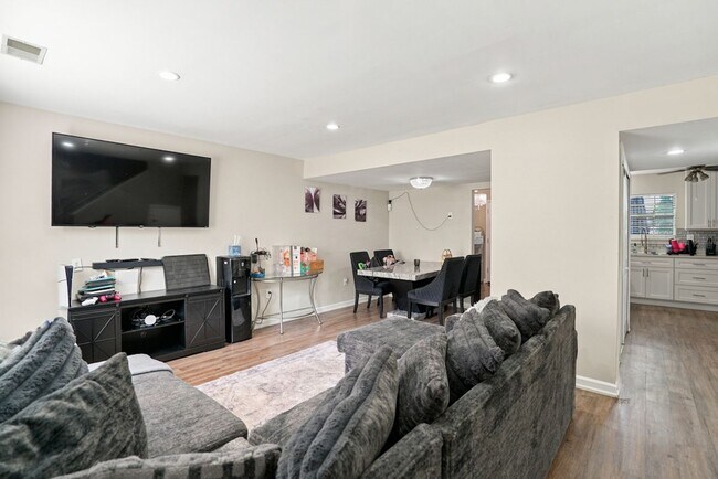 Foto del edificio - 4181 Bluebird Dr