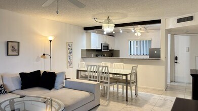 Building Photo - 5130 Las Verdes Cir