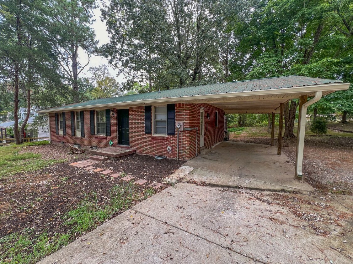 Primary Photo - Charming Single-Family Home!