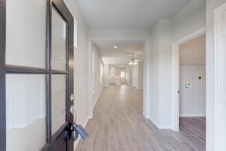 Building Photo - 1225 Red Hills Dr