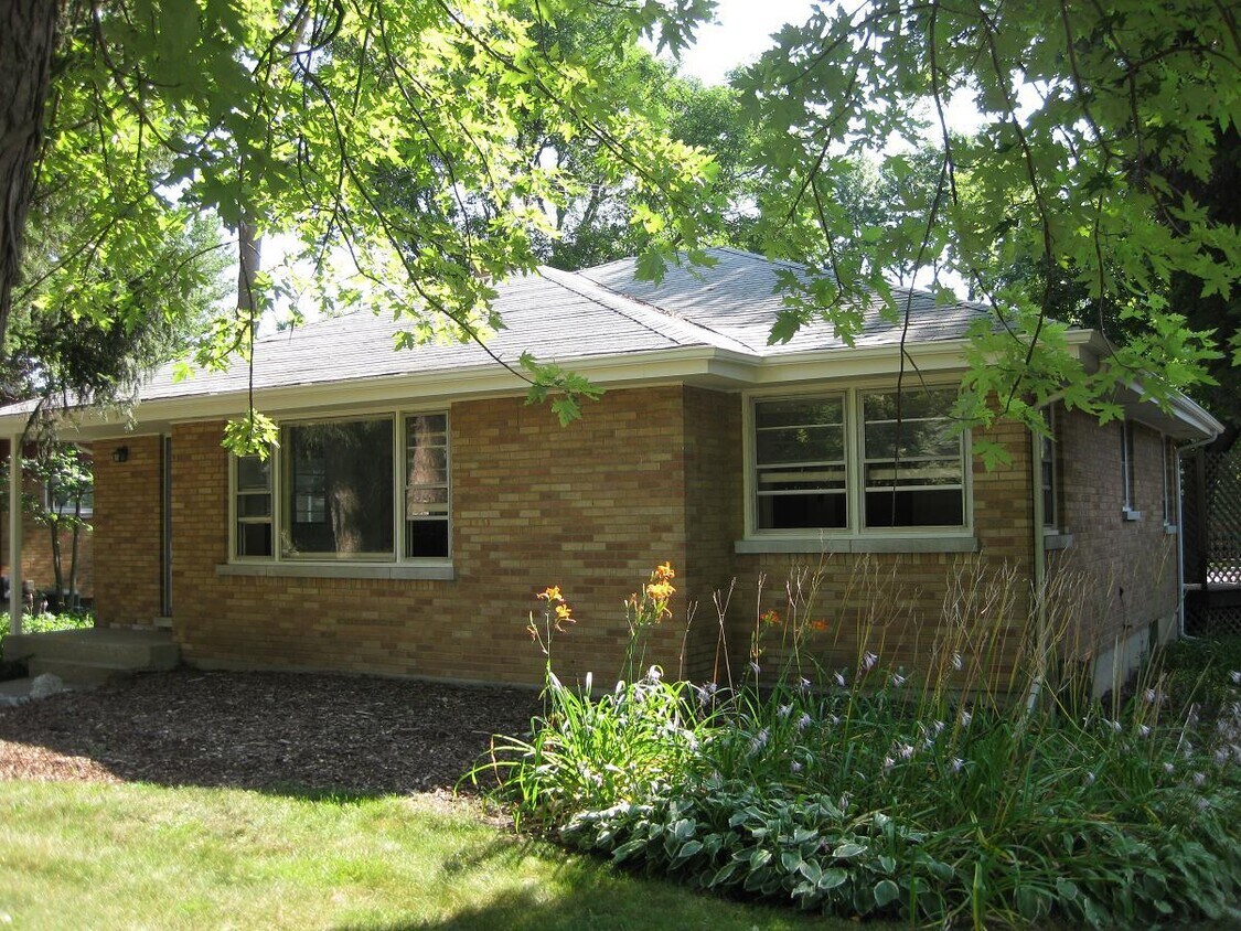 Foto principal - 5507 S Washington St