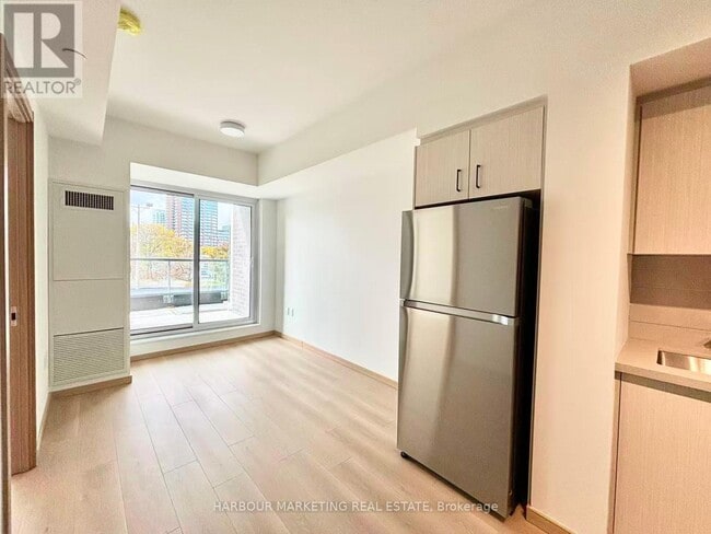 Photo du bâtiment - 3421 Sheppard Ave E