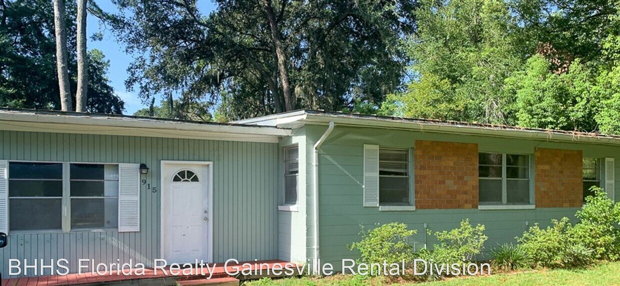 Primary Photo - 4 br, 2.5 bath House - 915 NE 8th Avenue
