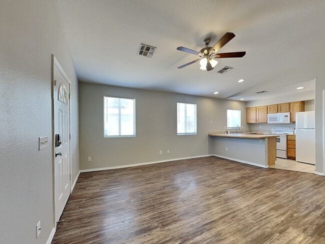 Building Photo - 3310 W Jackson St Unit 2