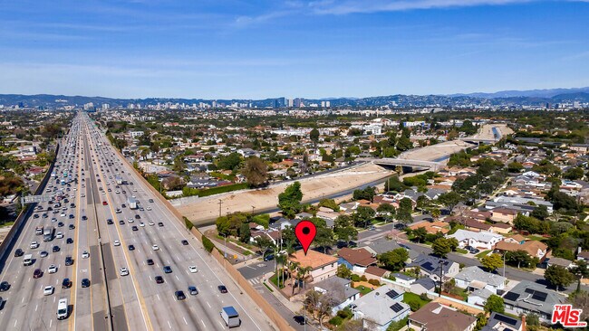 Foto del edificio - 5136 Berryman Ave