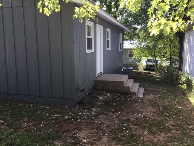 Foto del edificio - Two Bed House in Stockton, MO!  This house was gutted and rebuilt!  Everything is NEW!