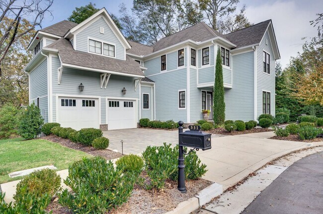 Building Photo - Franklin Gem Walking Distance to Downtown!