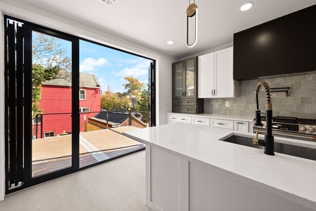 Building Photo - DC1026