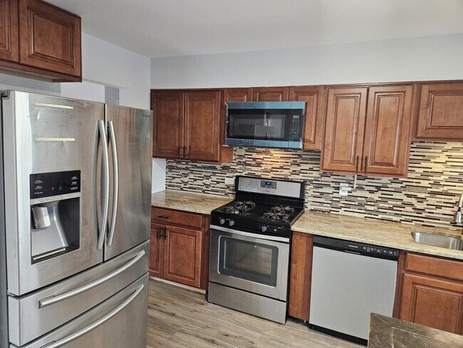 Building Photo - 1395 Freeland Ave