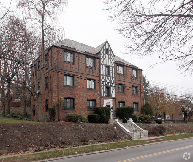 Building Photo - Beverly Square