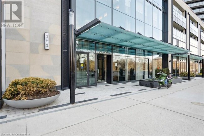Photo du bâtiment - 585 Bloor St E