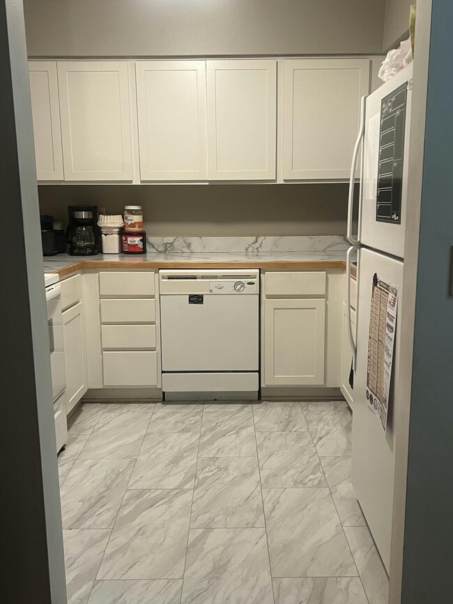 Building Photo - 907 Registry Dr