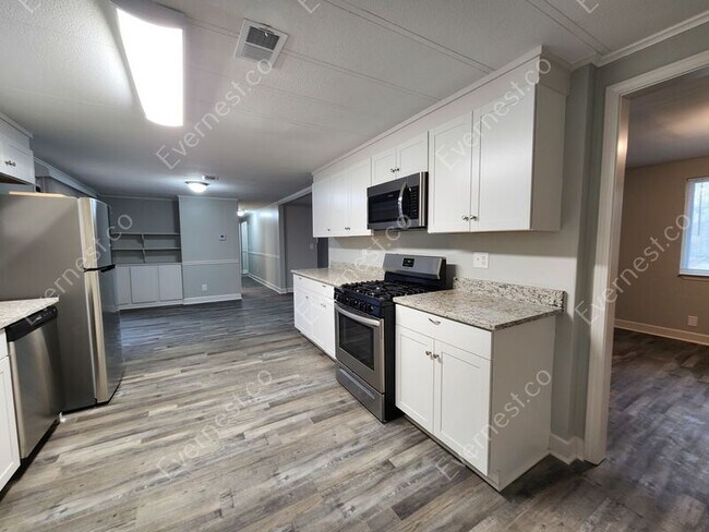 Building Photo - 2975 Sharon Ln