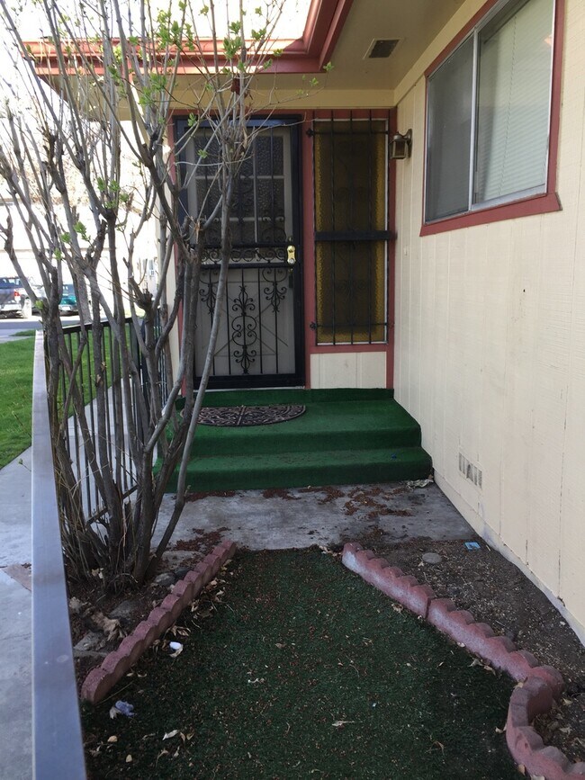 Foto del edificio - Convenient Sparks Location  with Pool and ...