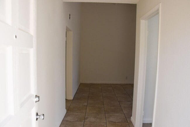 Building Photo - Cypress (125-127) South