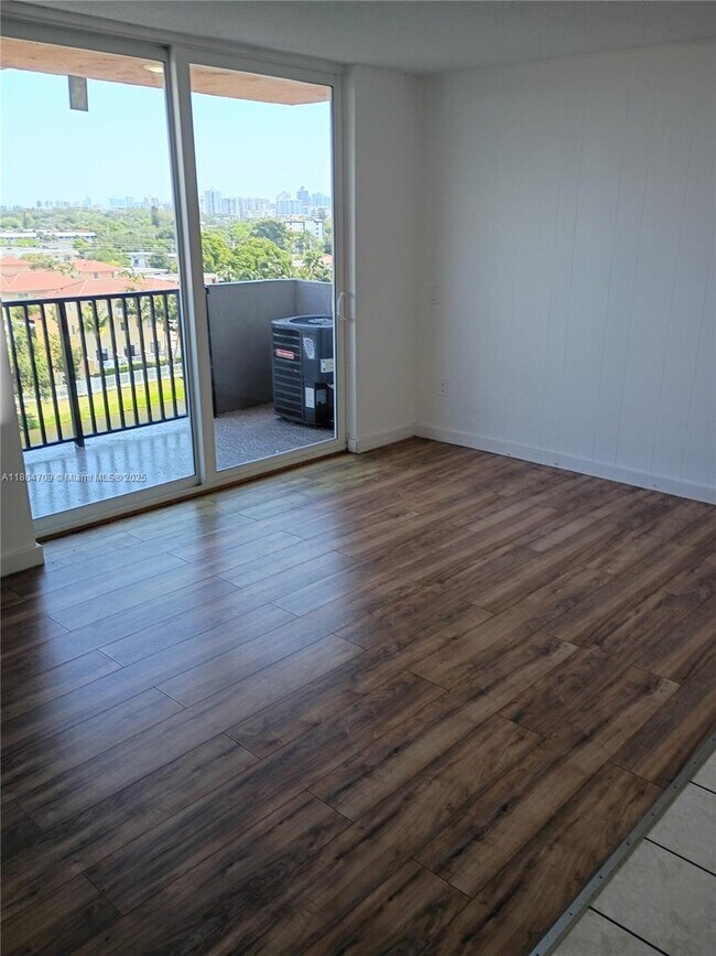 Foto del edificio - 2075 NE 164th St
