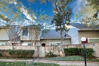 Building Photo - 7075 Greenway Chase St